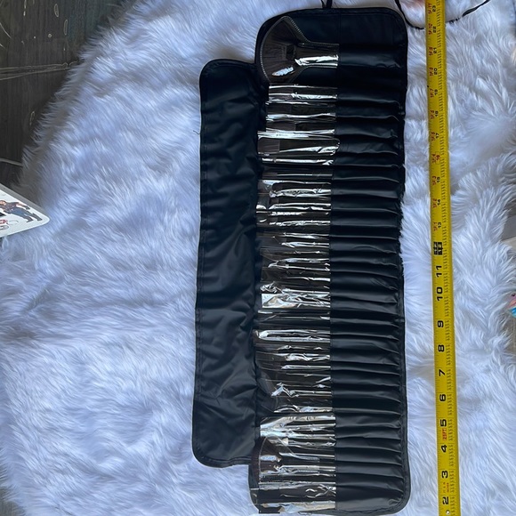 Brand New, Compact Make-Up Brush Set - Picture 3 of 3